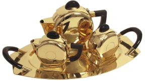 Eine glänzende Femme fatale