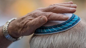 Er trug eine Kette mit dem Davidstern