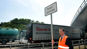 Al-Wazir hebt Radar-Warnschilder auf