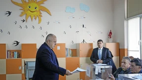 Rote Linien zwischen den Parteien