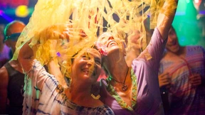 Die Schlange im Shangri La der letzten Tage