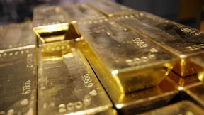 Deutscher Künstler vergräbt Goldbarren am Strand