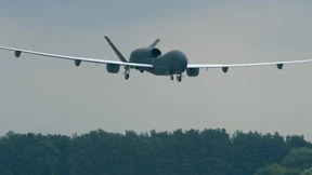 De Maizière stellt Bundestag „Euro Hawk“-Dokumente zur Verfügung