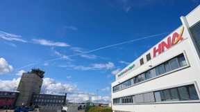 Flügel am Hahn gestutzt