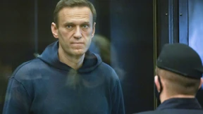 Stundenlang unter Putins Porträt