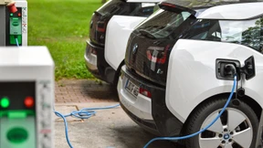 BMW baut 4100 Ladepunkte