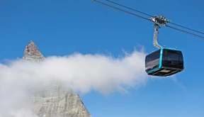 In 90 Minuten über die Alpen