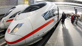 Gabriel fährt Zickzack mit der Bahn