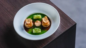 Ein Birnbaum in seinem Garten stand