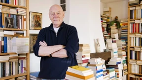 Schwärmer hält er sich vom Leib