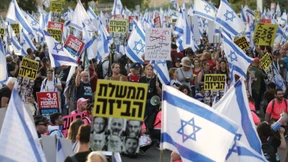 Tausende protestieren gegen zusätzliche Gelder für ultraorthodoxe Juden