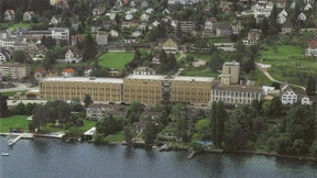 Mit dem Oldtimer zur Hotelrezeption