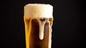 „Ich empfehle, Bier niemals aus der Flasche zu trinken“