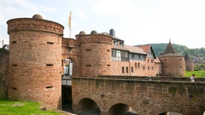 Hinter wehrhaften Mauern