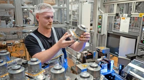 Conti spielt harten Umbau durch