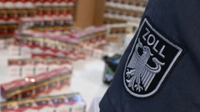 Zoll beschlagnahmt große Mengen illegaler E-Zigaretten