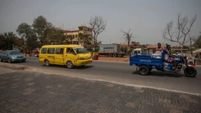 Mit Plastik die Straßen pflastern