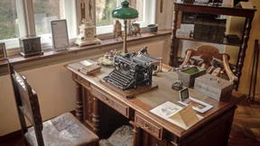 Wunderkammer mit Löwenmantel