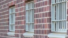 Gefängnismitarbeiterin bei versuchter Geiselnahme schwer verletzt