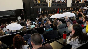 Hunderte Studenten buhen Lucke bei Vorlesung aus 