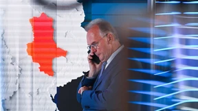 Die Wahlhelfer von links