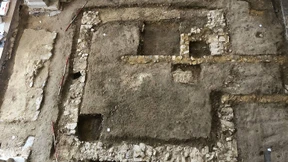 Mauerreste unter der Basilika