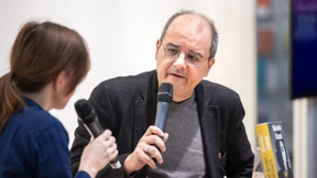 Sie tauscht Freiheit gegen totale Kontrolle