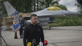 Erste F-16-Kampfflugzeuge geliefert