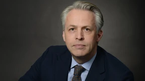 Rüstungsmanager mit ruhiger Hand