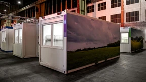 Neue Notunterkunft für Geflüchtete im Hangar