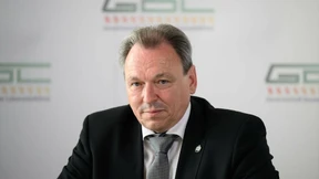 Stolzer Eisenbahner zeigt Scham