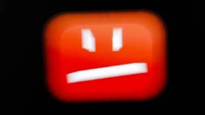 Baby-Taliban mit bösem Gesicht