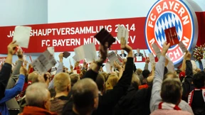 Applaus für den inhaftierten Hoeneß