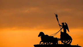 Die schwache Identität ist die richtige