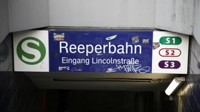Achtzehnjähriger rettet Mann von Gleis kurz bevor S-Bahn einfährt