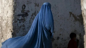 Frauen dürfen nur noch mit Burka auf die Straße