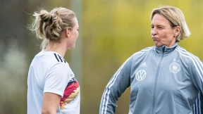 Bundestrainerin plant mit Alexandra Popp