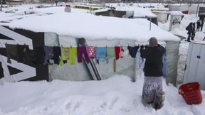 Zelte brechen unter dem Schnee zusammen 