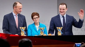 Merz spaltet, Kramp-Karrenbauer integriert, Spahn macht gar nix?