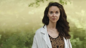 „Lass uns keine Sätze mit ‚früher‘ beginnen“: Iris Wolff über ihren neuen Roman „Lichtungen“