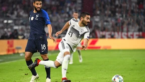 Gündogan verlässt das Stadion mit einem Lächeln