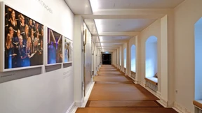 Wandelgänge der Alten Oper mit Wohnzimmer-Ambiente