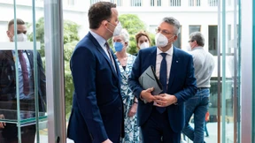 Welche Gefahr geht von der Delta-Variante aus?