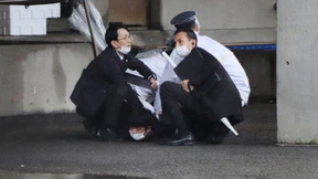 Japans Ministerpräsident nach Rauchbombe in Sicherheit gebracht