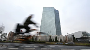 Gehälter und Renten könnten später auf Konten eintreffen