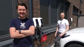 So lädt man mehrere Elektroautos auf