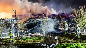 Solaranlage offenbar kaputt: Lagerhalle brennt ab