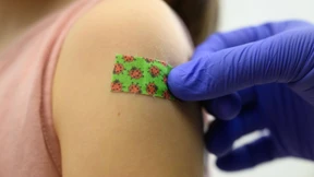 Kinderimpfungen in ausgedientem Flugzeug