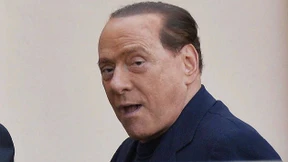 Berlusconi beginnt seinen Dienst im Altenheim