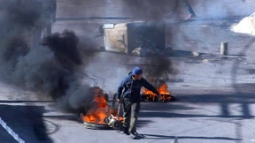 Ein Polizist stirbt bei Protesten